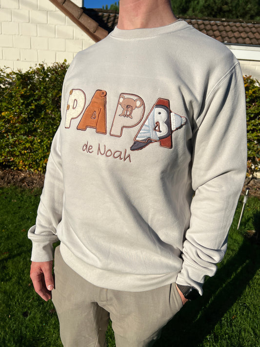 Sweat idéal pour faire un cadeau à un jeune papa. Réalisé avec les premiers vêtements de bébé 