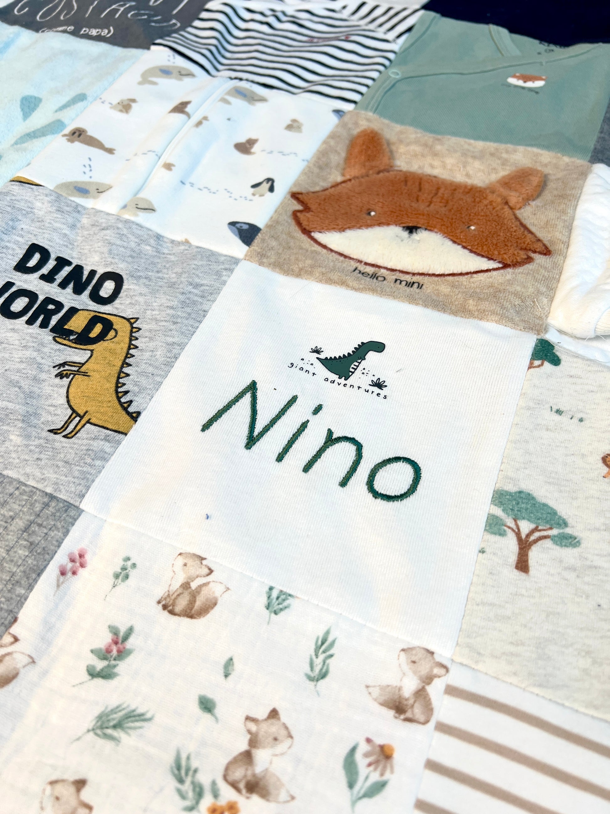 Broderie sur couverture souvenir 