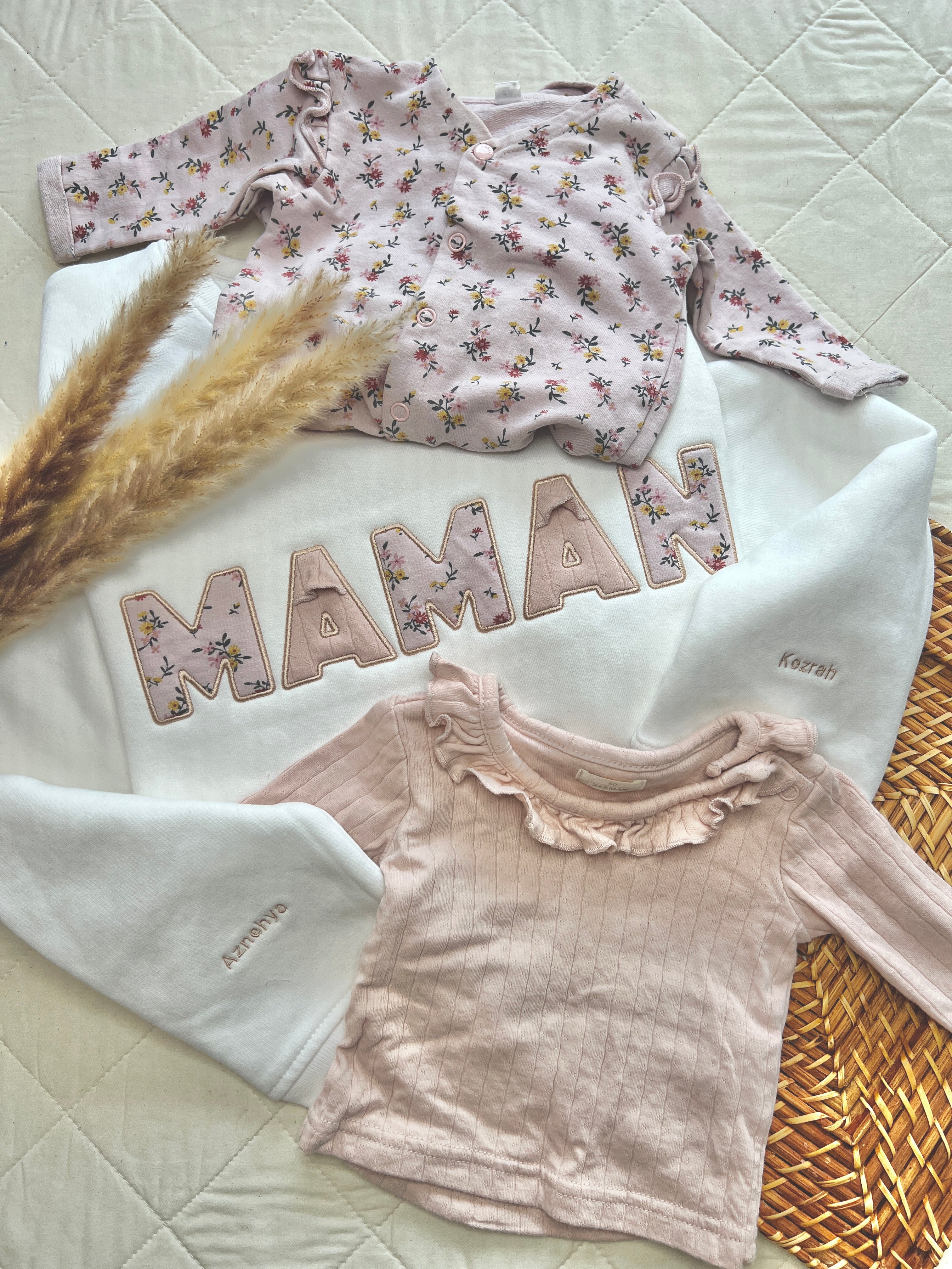 Sweat personnalisé Maman avec les vêtements de bébé 