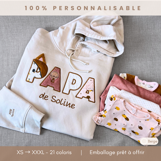 Hoodie souvenir personnalisé homme à capuche beige brodé « PAPA de Soline », appliqués chat et planète, jeu de mots « PÈREfection » brodé sur la manche
