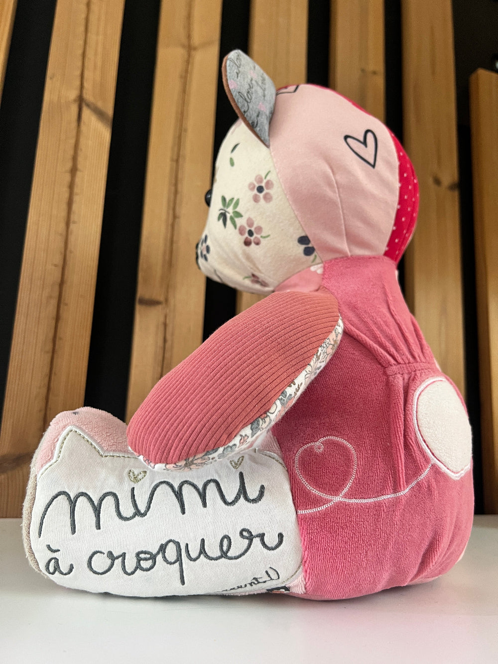 Ourson de naissance personnalisé fabriqué avec les premiers pyjamas de bébé